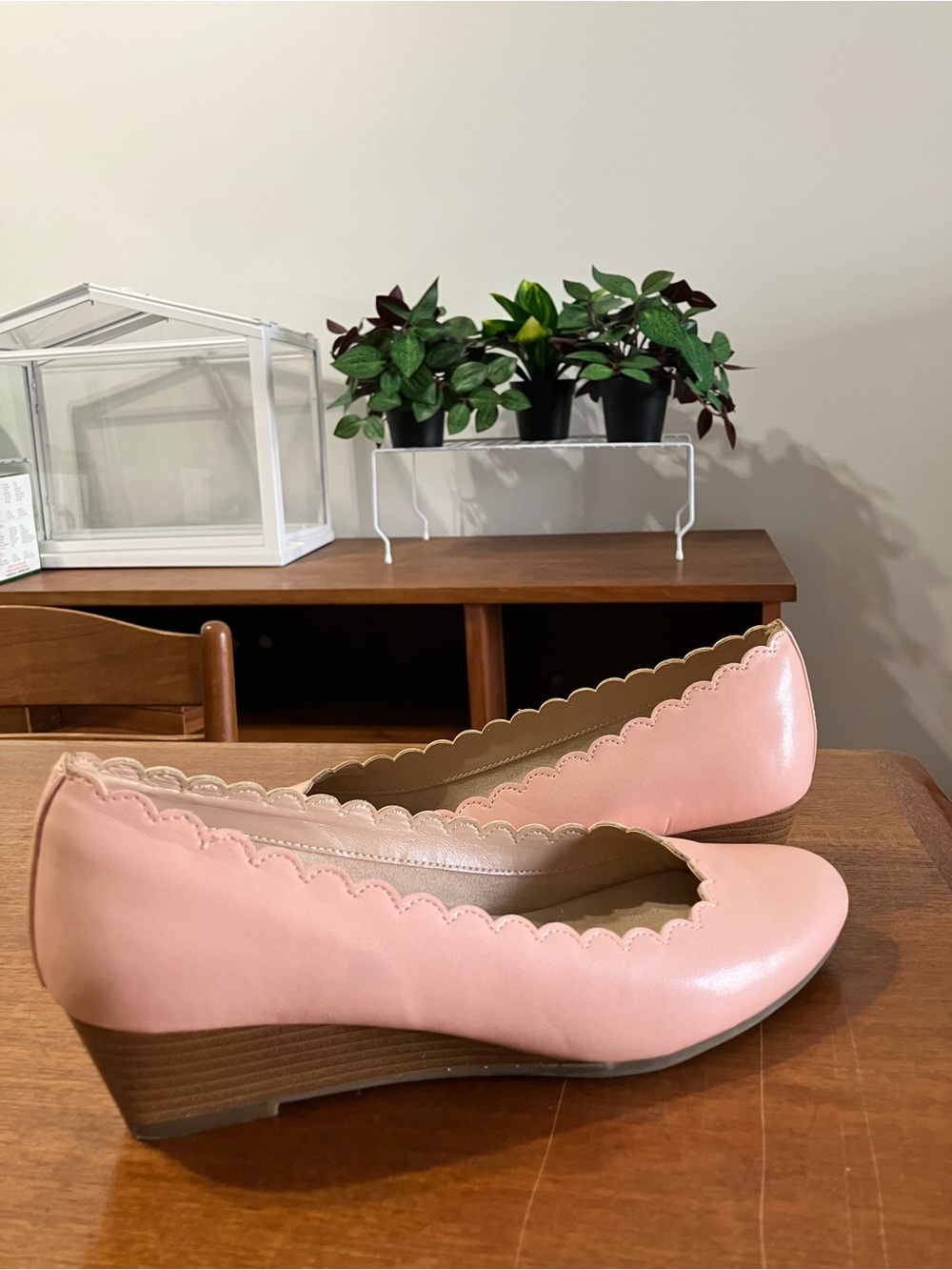Pink Scalloped Wedges